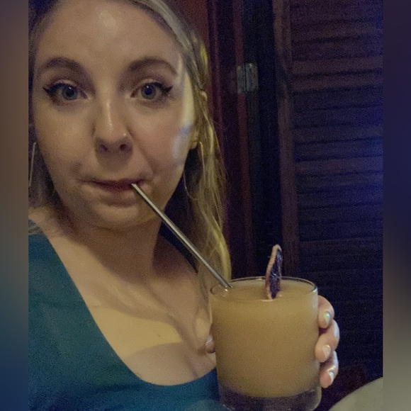 Meet your posher, Abby ๐ - Picture 3 of 4